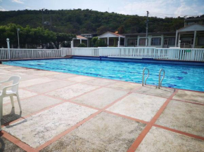 Hermosa y cómoda casa en conjunto con piscina en Girardot